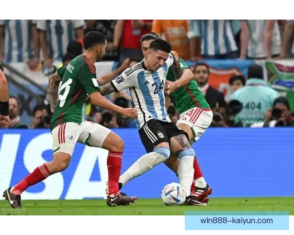 斯卡洛尼与恩佐搭配持续提升，状态回暖备受关注